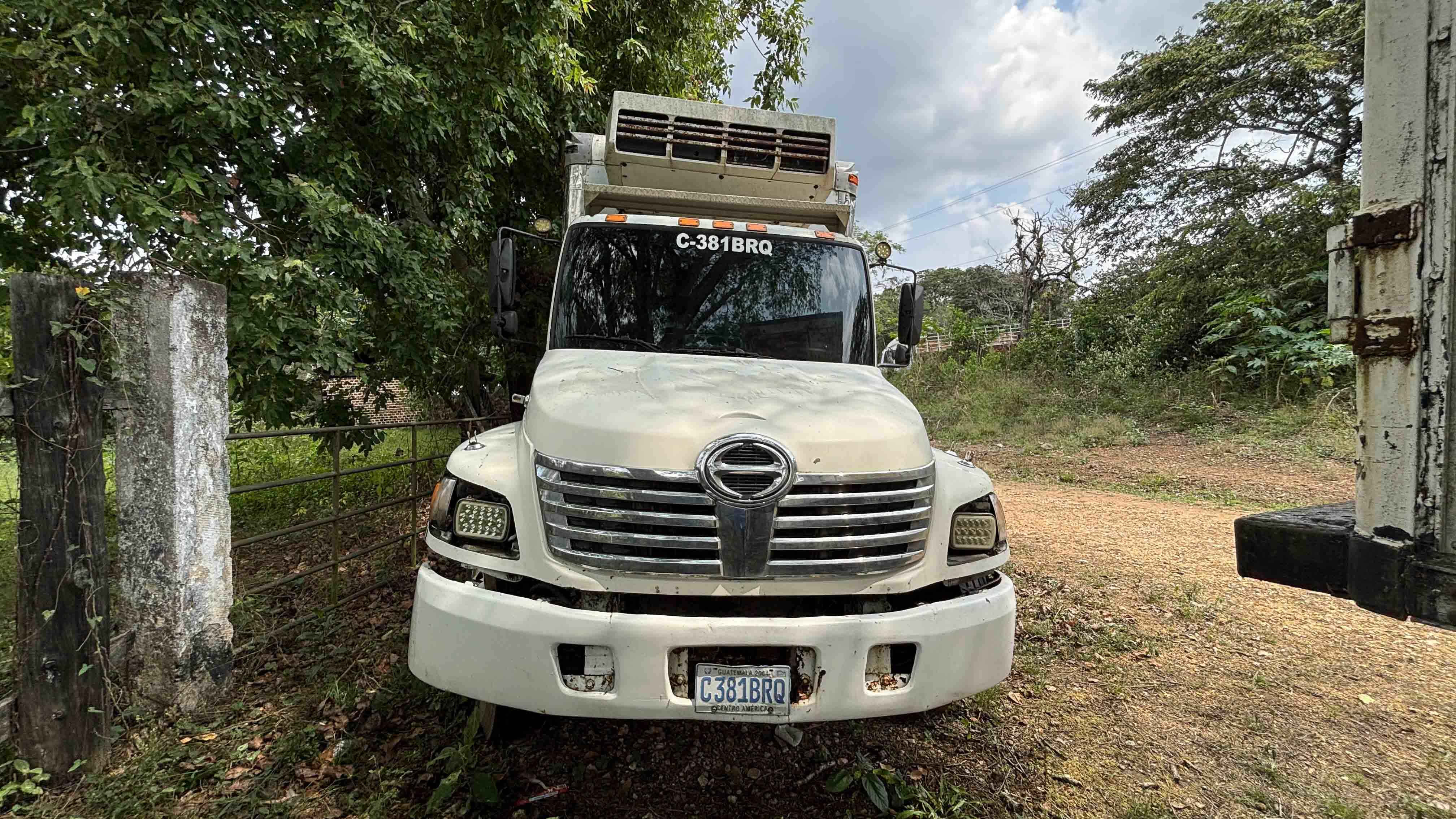 03. CAMIÓN FURGÓN HINO